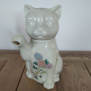 Vintage Cho-Cho Kitty Cat  Floral Teapot